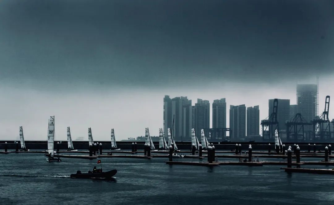 “海上F1”海口竞速 亚运会帆船选拔赛雨中激战