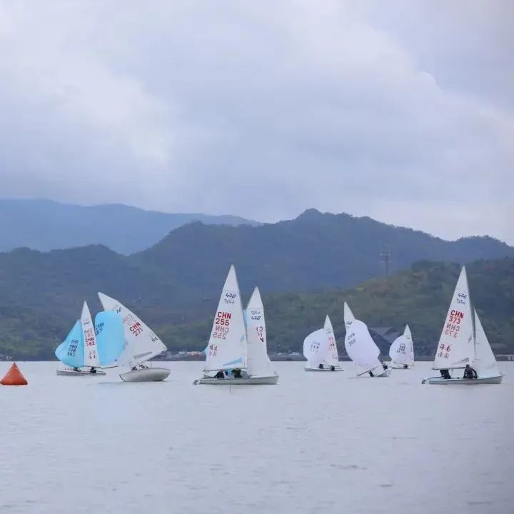 2022年全国青年帆船锦标赛宁波东钱湖开赛